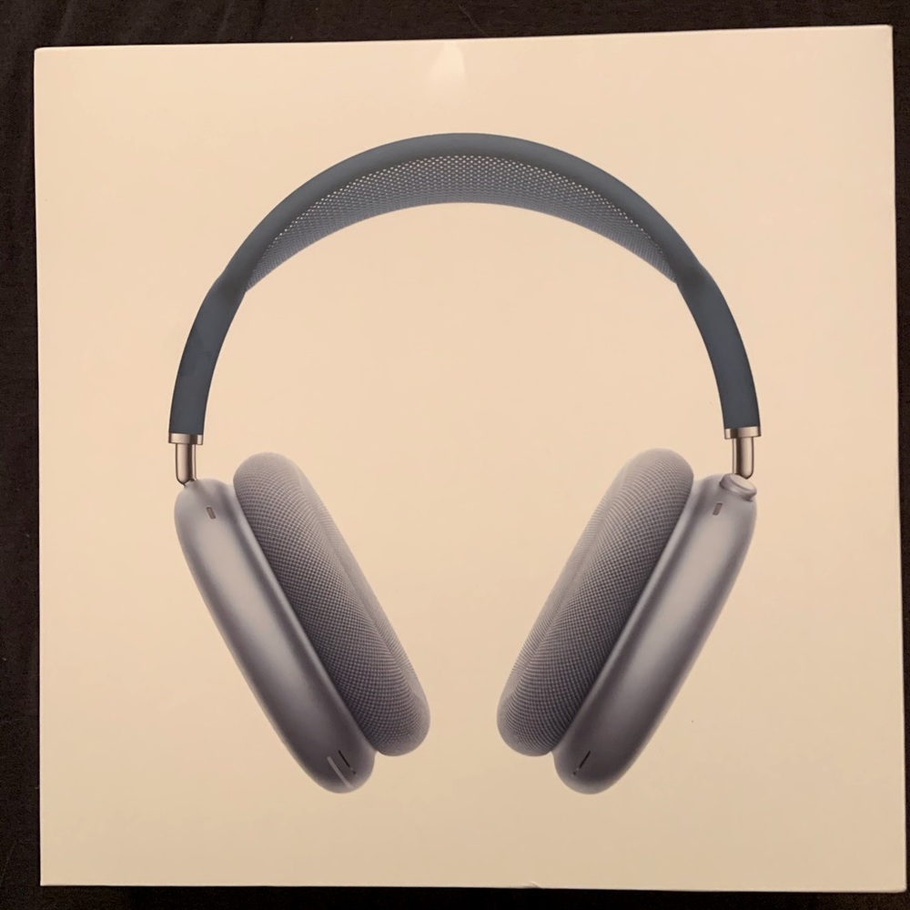 Apple AirPods Max. Active Noise Cancelation w/Transparency Mode-Sky Blue